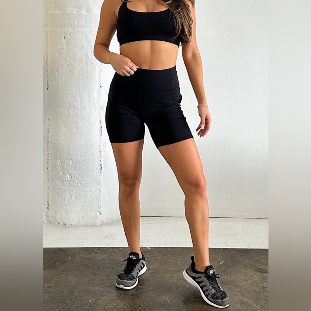 Fabletics size 2X Oasis PureLuxe High-Waisted 6” shorts